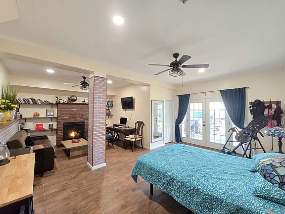 3rd image of 667 Quincy Ave #1A