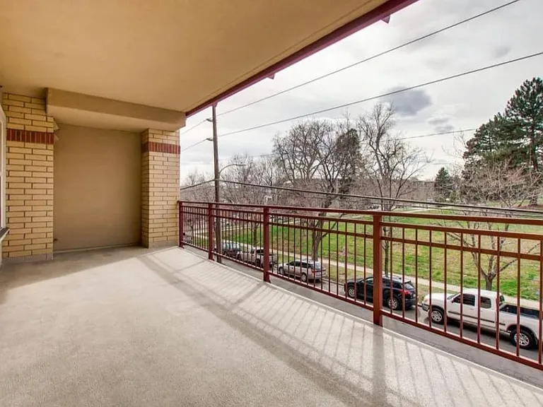 Spacious balcony!