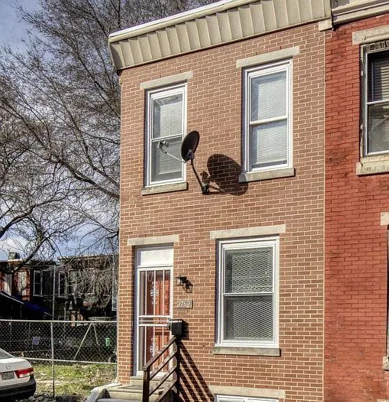 2752 N Darien St — Photo 2