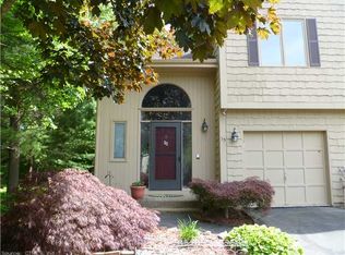 35 Apple Hl, Newington, CT 06111