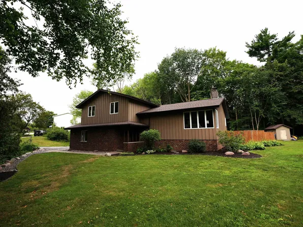 208 W Highland Dr, Oconto Falls, WI 54154