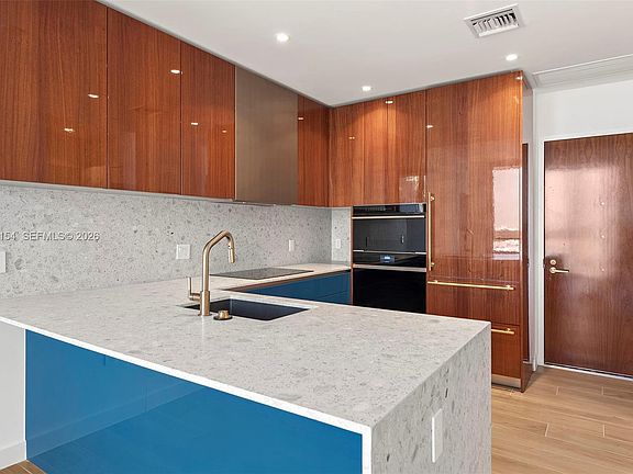 4th image of 2678 Tigertail Ave #1405