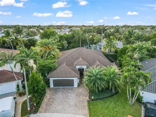 2310 NW 189th Ave, Pembroke Pines, FL 33029
