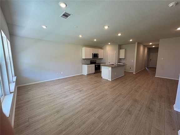 4th image of 1249 Wilkins Valley St