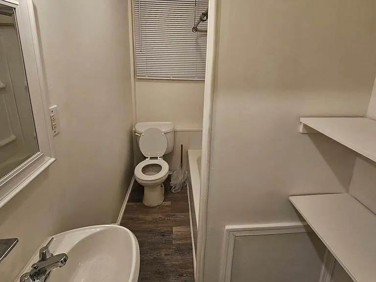 1933 N Judson St #2R — Photo 4