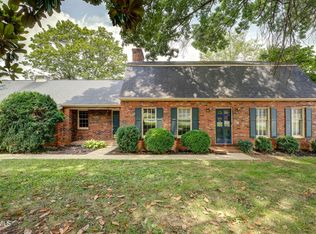301 Coralwood Dr, Kingsport, TN 37663