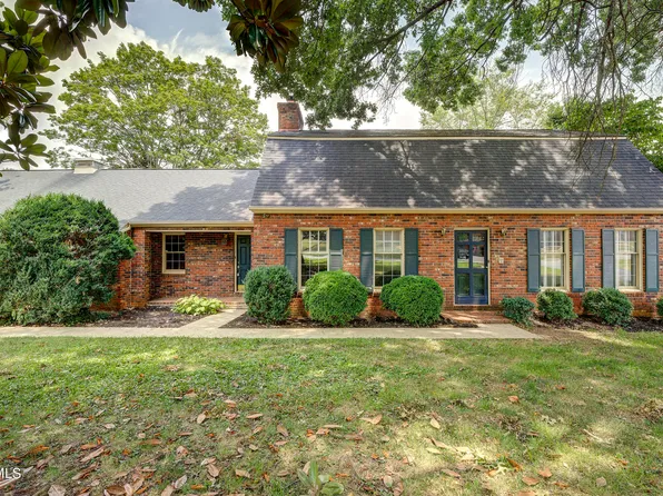 301 Coralwood Dr, Kingsport, TN 37663
