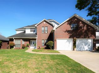 110 Scarlet Oak St, Lake Jackson, TX 77566