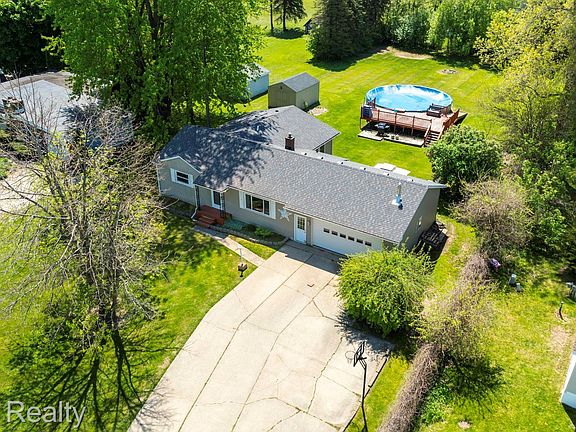 3rd image of 11110 Davison Rd