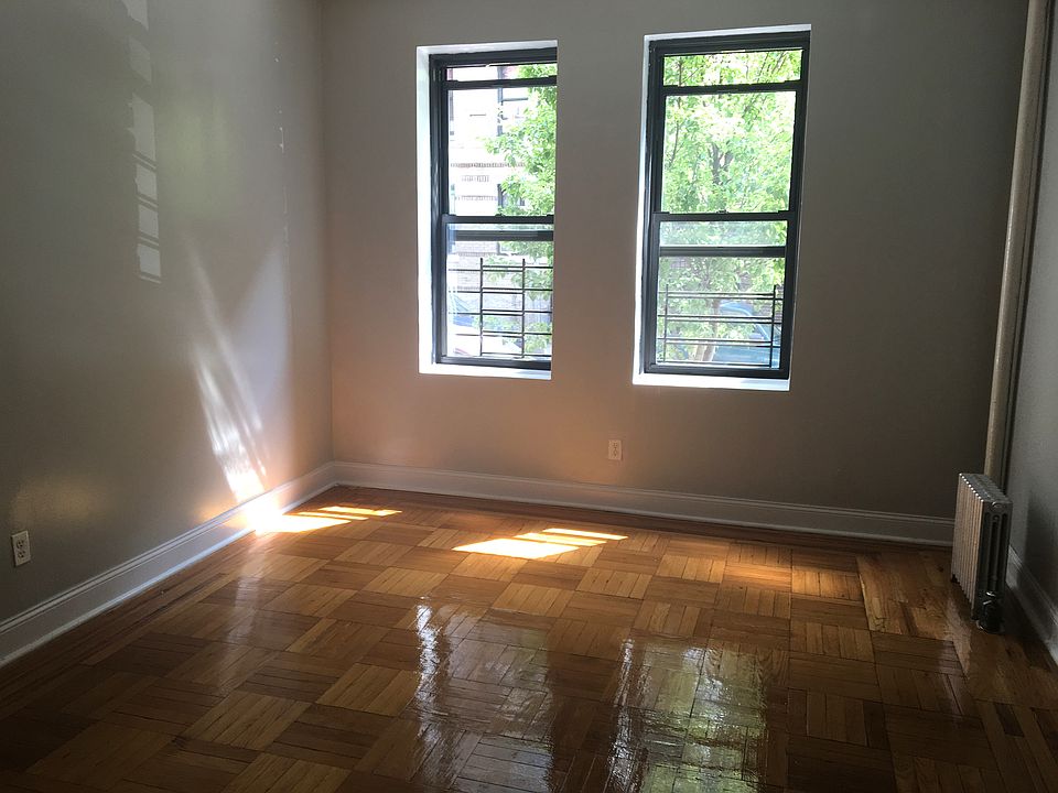 2nd image of 900 Riverside Dr APT 1C