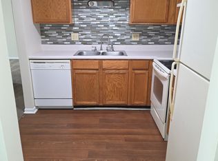 243 S Durkin Dr APT 13, Springfield, IL 62704