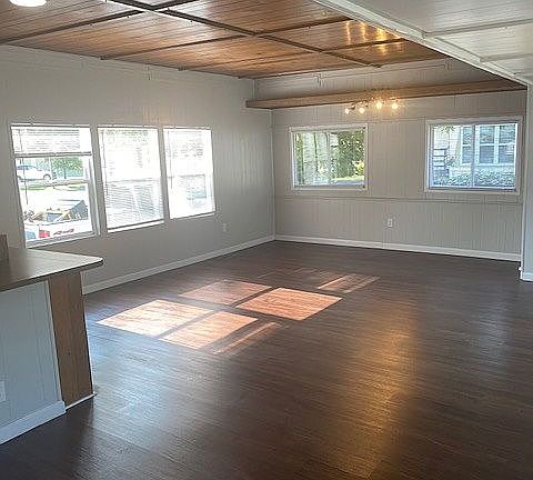 5th image of 68 Nchestnut Ct