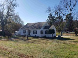 209 Crockett St, Daingerfield, TX 75638