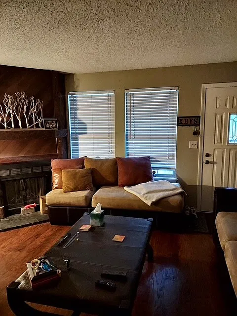 2 bed, 1100 sqft, $1,700 — Photo 3