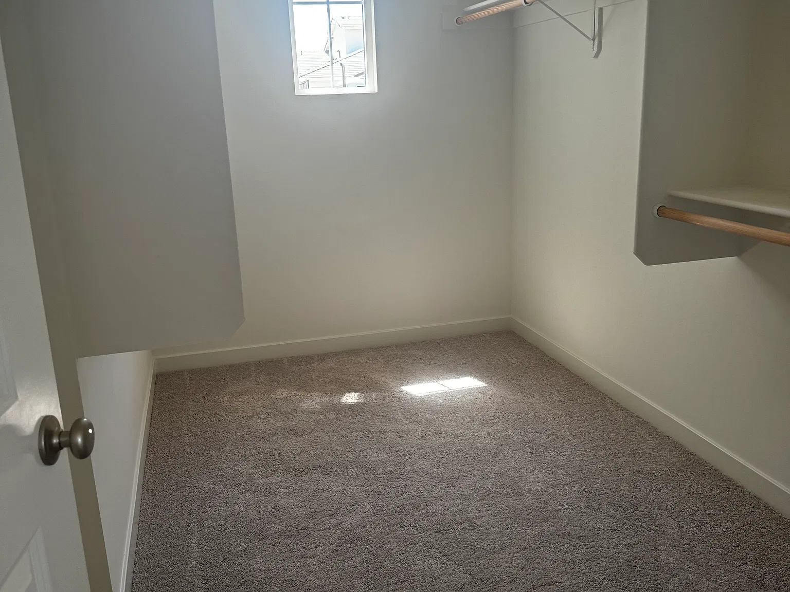 4 bed, 1956 sqft, $2,950 — Photo 3