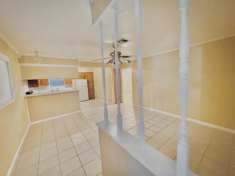 320 S Avenue F — Photo 9