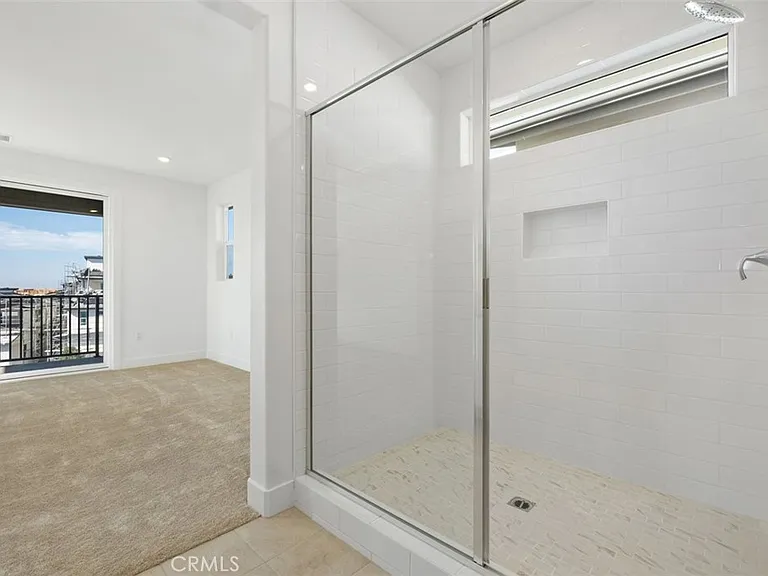 125 Seep — Photo 29