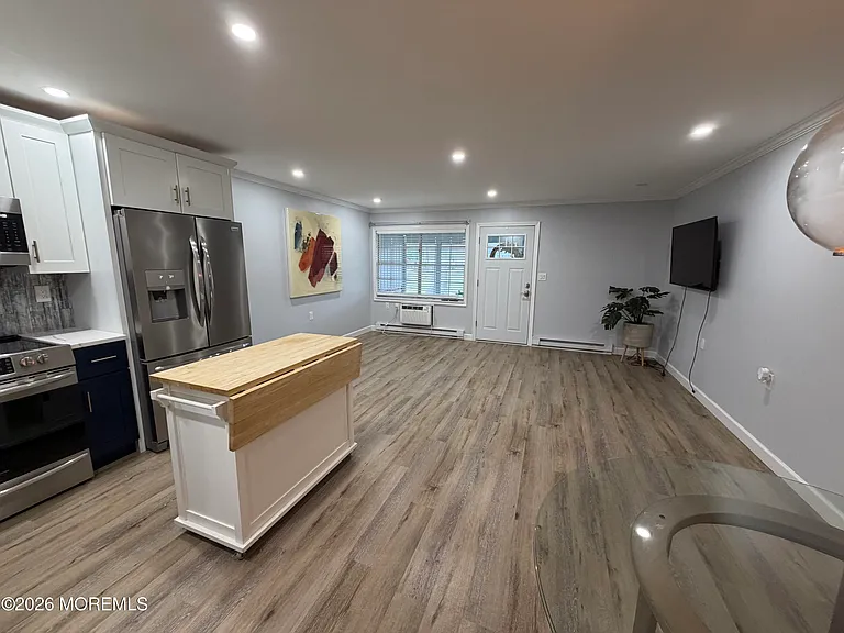 533 E Dartmoor Ct — Photo 5