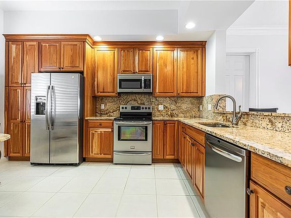 2nd image of 2 Harbour Isle Dr Penthouse 6