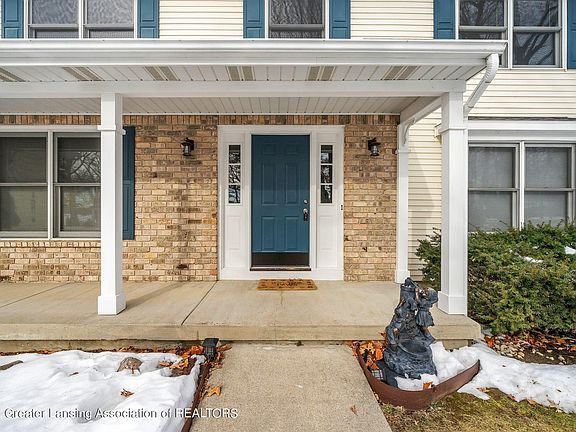 5th image of 804 W Geneva Dr
