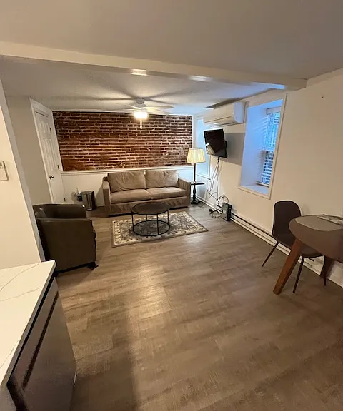 1646 Newton St NW #B — Photo 5