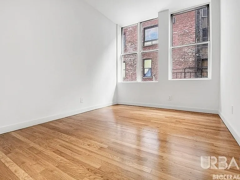86 E 10th St #4 — Photo 11