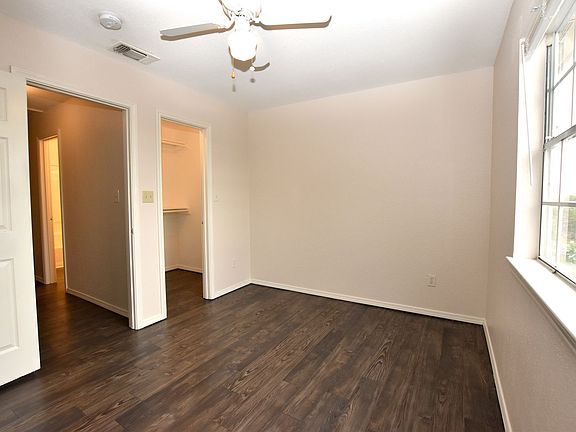 3rd image of 921-923 Sagewood Trl #921