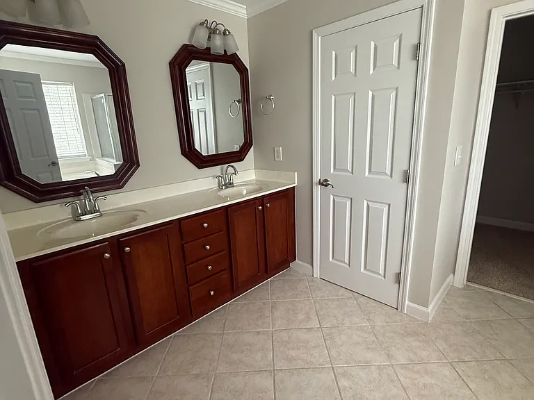 225 Stoke Hammond Ct — Photo 10