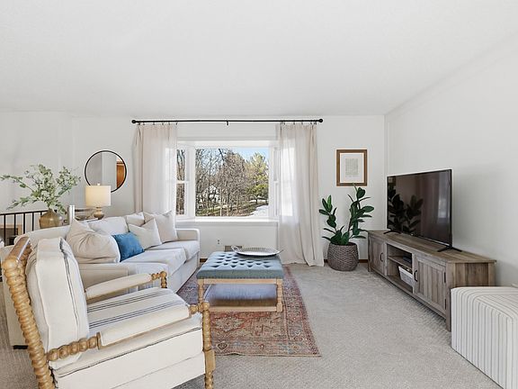 5th image of 3048 Camelot Cir
