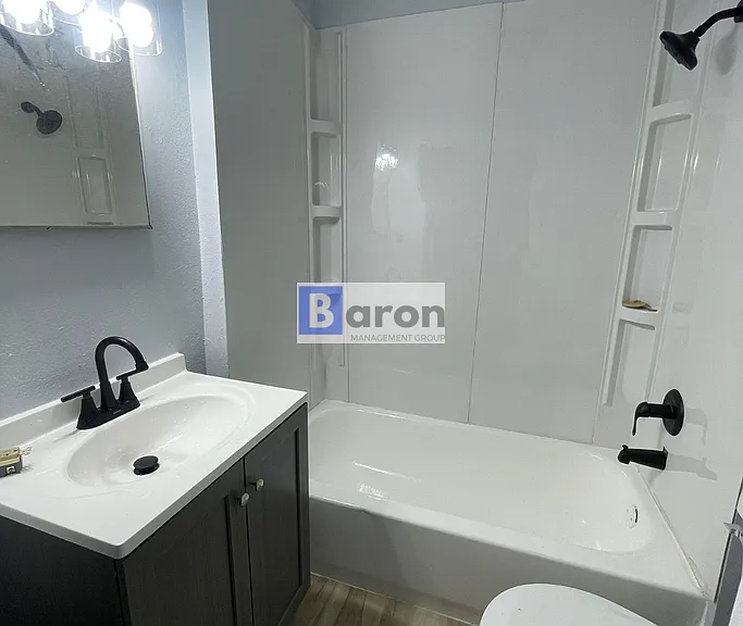 2417 Linden Ave #1 — Photo 2