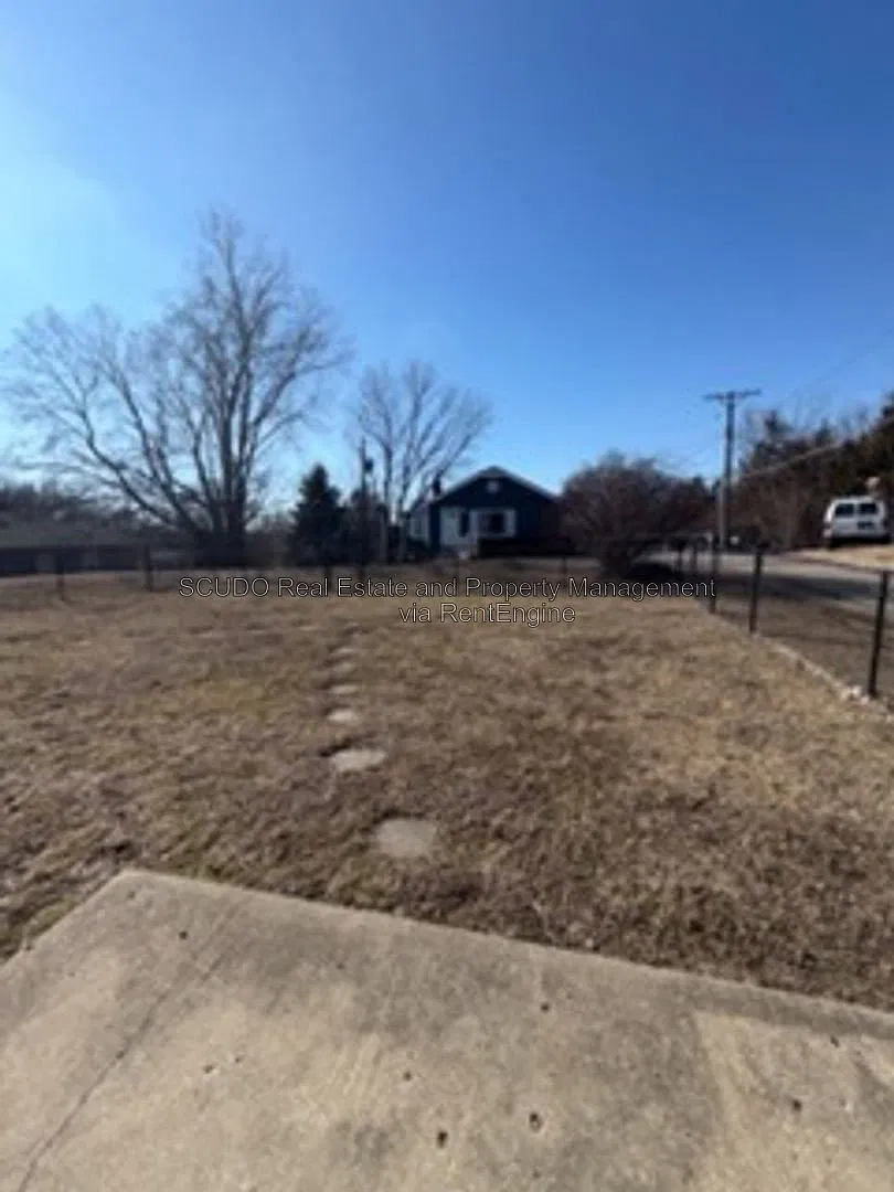 3 bed, 1.0 bath, 1200 sqft, $1,575 — Photo 3