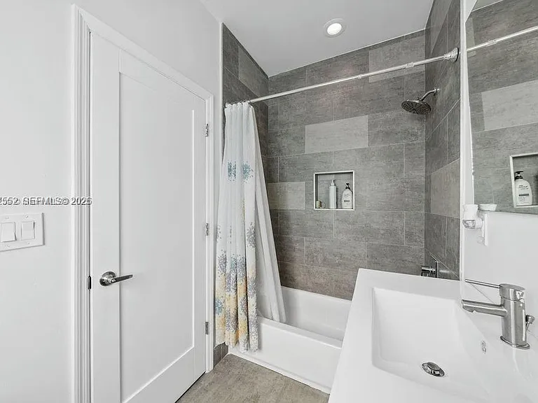 4497 SW 25th Ter — Photo 16