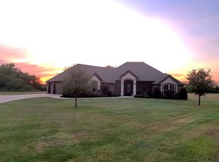 1100 W Iberian Ct, Granbury, TX 76048