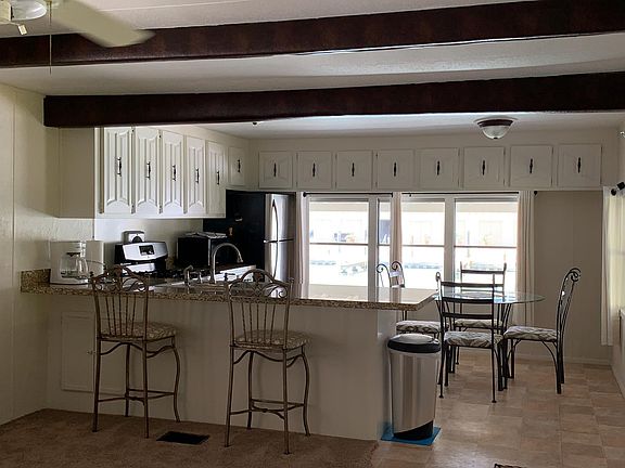 4th image of 1017 N Yturria St