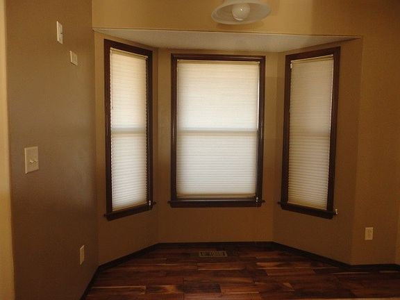 Eating space in kitchen