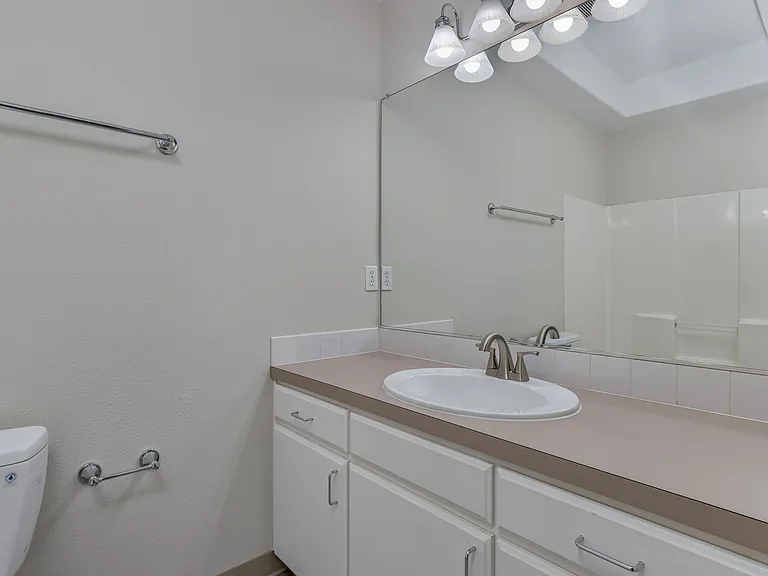 4745 SW 2nd Ave — Photo 18
