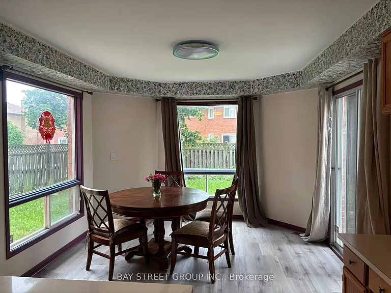 107 Stave Cres — Photo 5