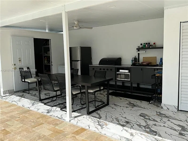 3 bed, 1180 sqft, $4,200 — Photo 3
