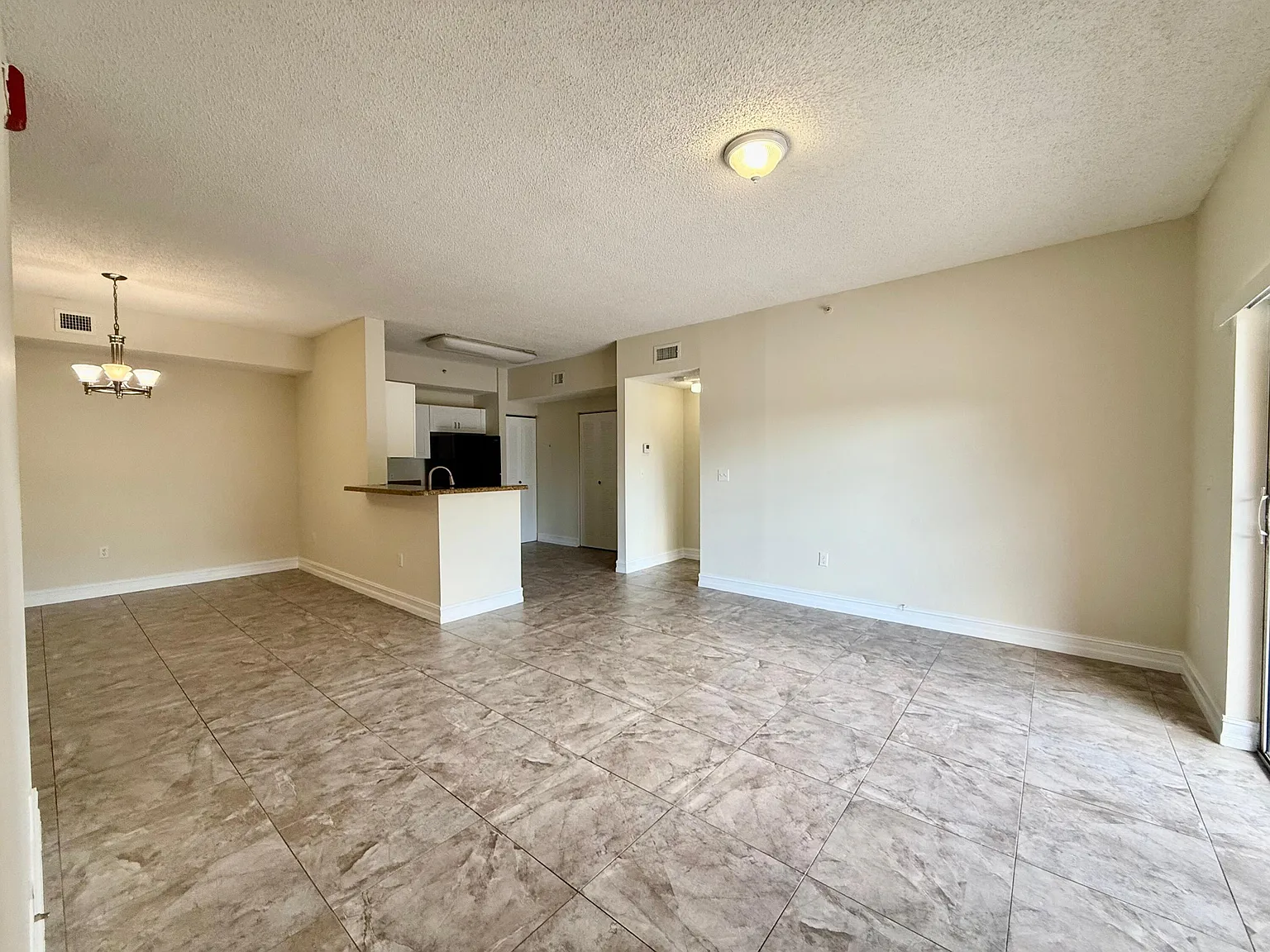 2 bed, 2.0 bath, 1183 sqft, $2,175 — Photo 2