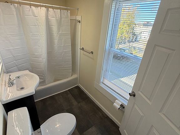 2nd image of 35-37 Elm St #37-2