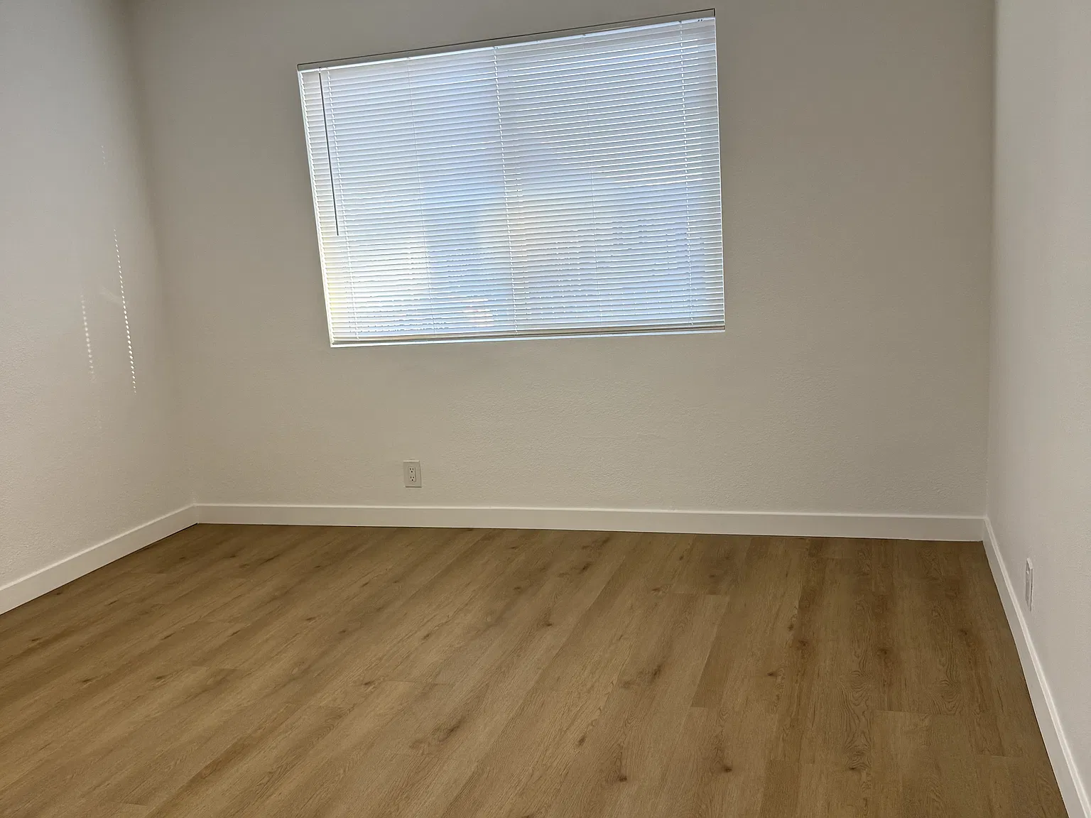 2 bed, 900 sqft, $2,500 — Photo 2