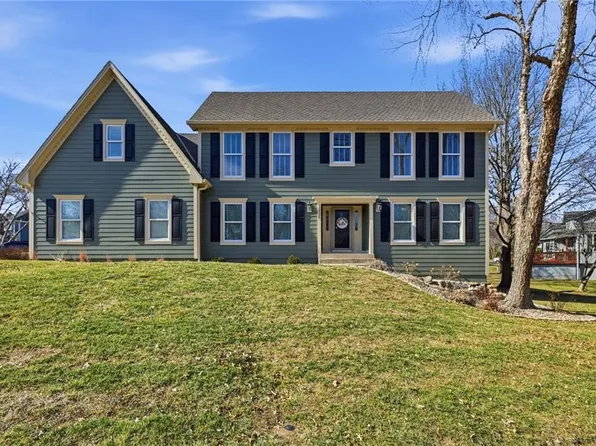 12526 Walmer St, Overland Park, KS 66209