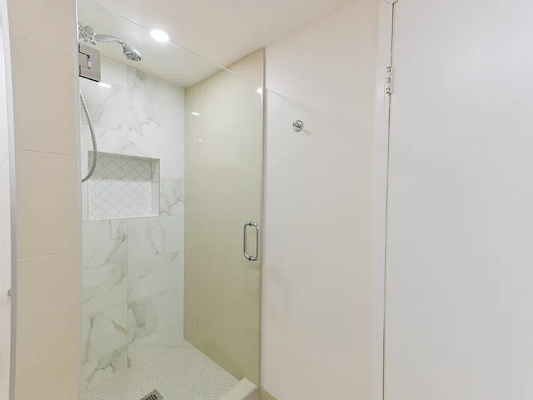 205 Pineset Pl NE #B — Photo 10