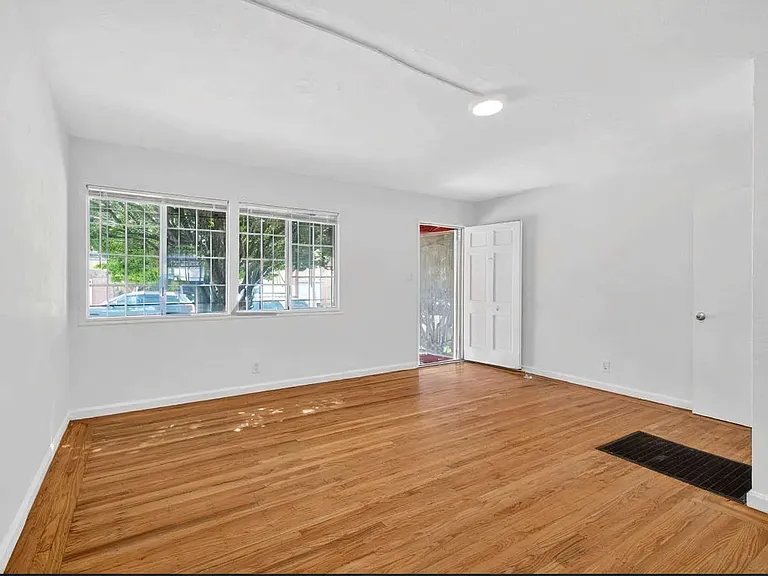 335 S 26th St — Photo 4