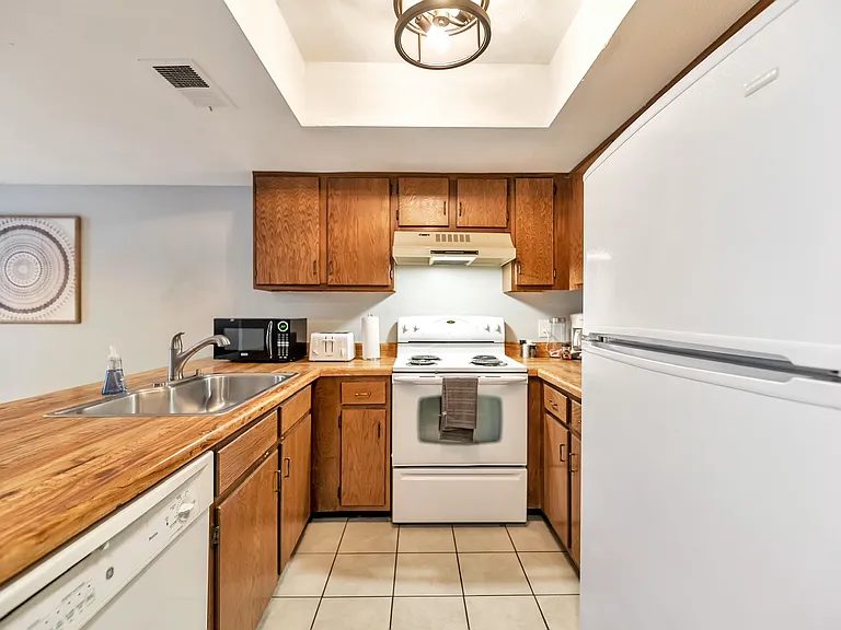 122 S Hardy Dr #18 — Photo 7