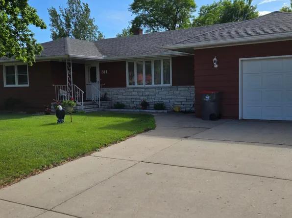 511 S McCornell Ave, Parkers Prairie, MN 56361