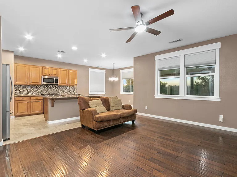 38152 Mulligan Dr — Photo 9
