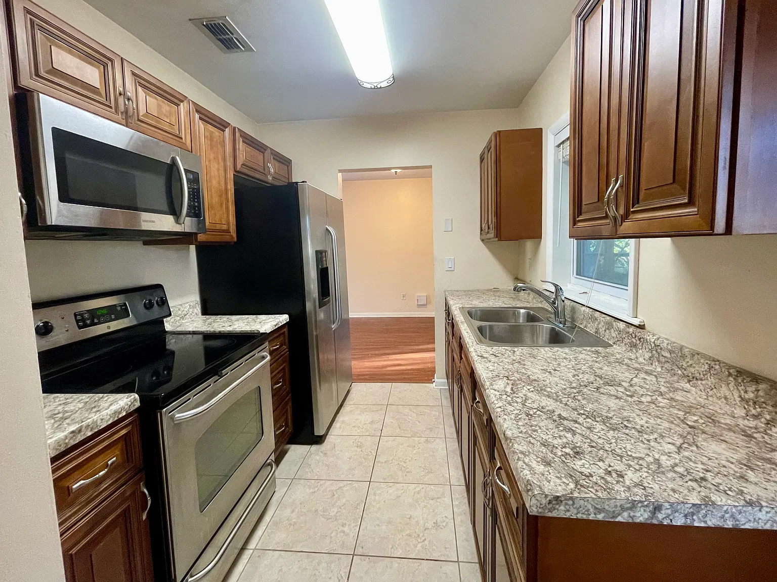1061 Marlow Ave — Photo 3