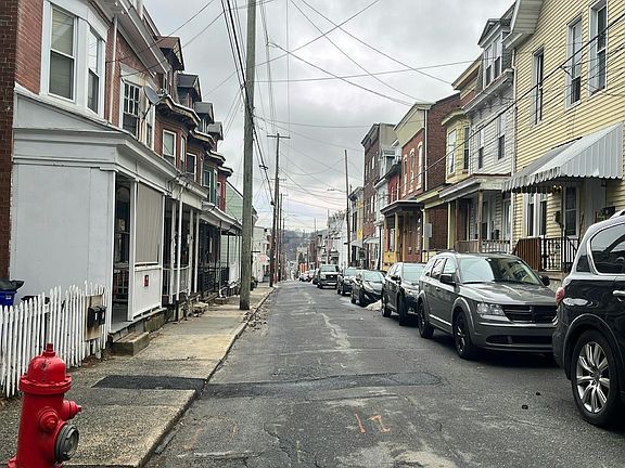 5th image of 729 W Norwegian St