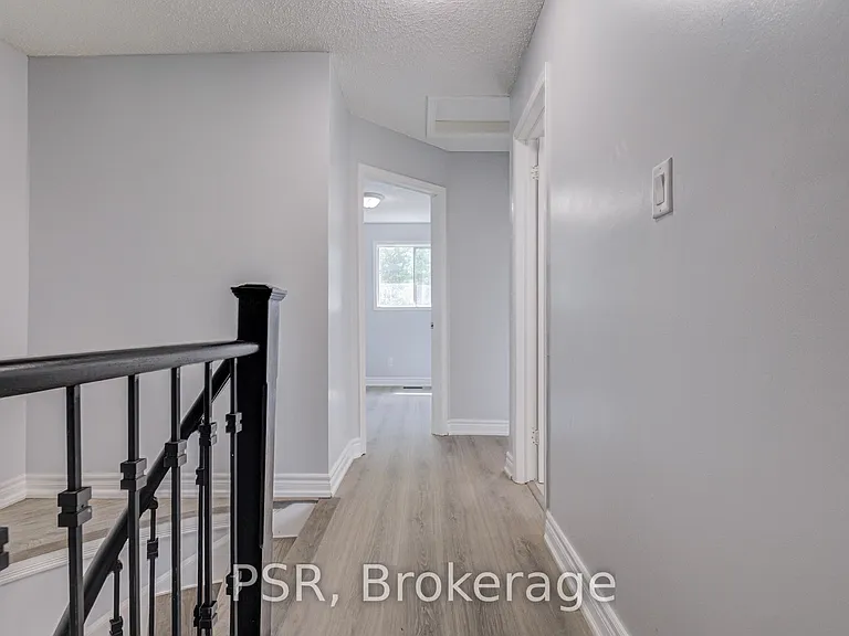 166 Adele Cres — Photo 42